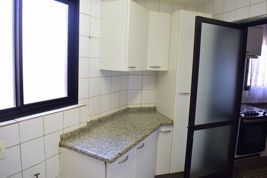 Área de Serviço de apartamento para alugar com 4 quartos, 195m² em Centro, Ribeirão Preto