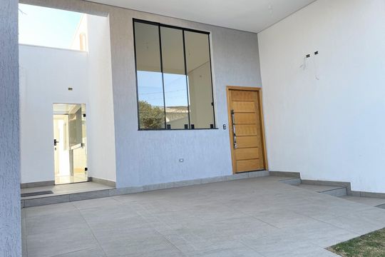 Fachada de casa à venda com 3 quartos, 130m² em Sinimbu, Belo Horizonte