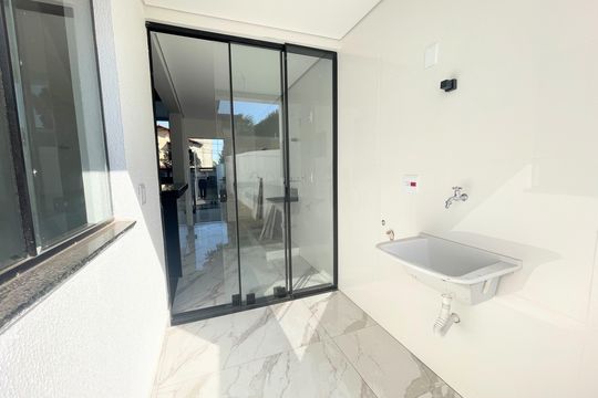 Área de Serviço de casa à venda com 3 quartos, 130m² em Sinimbu, Belo Horizonte
