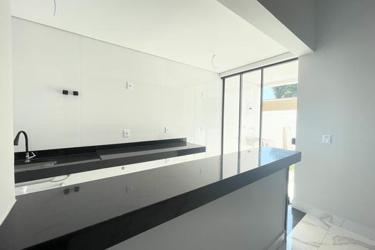 Cozinha de casa à venda com 3 quartos, 130m² em Sinimbu, Belo Horizonte