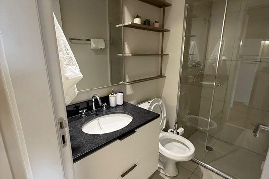 Banheiro de apartamento à venda com 1 quarto, 27m² em Jardim das Acacias, São Paulo