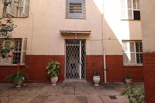 Entrada do Prédio de apartamento à venda com 3 quartos, 115m² em Santa Cecília, Porto Alegre