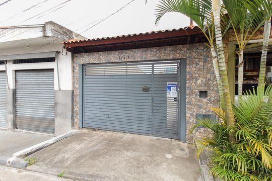 Fachada de casa à venda com 2 quartos, 121m² em Vila Brasil, São Paulo
