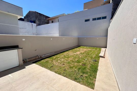Quintal de casa à venda com 4 quartos, 135m² em Vila Augusta, Guarulhos