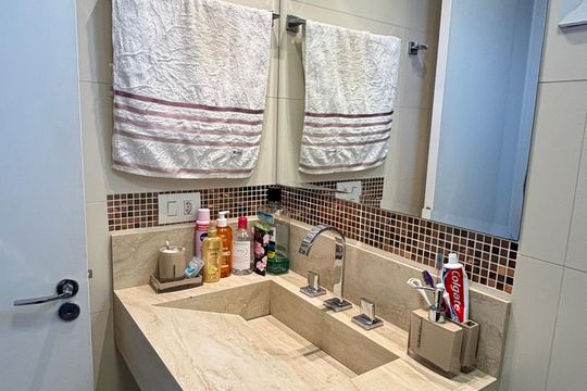 Banheiro da Suíte de apartamento à venda com 2 quartos, 97m² em Vila Bastos, Santo André
