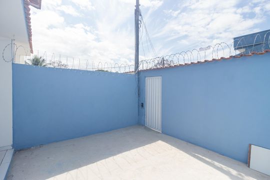 Quintal de casa para alugar com 2 quartos, 75m² em Guaratiba, Rio de Janeiro
