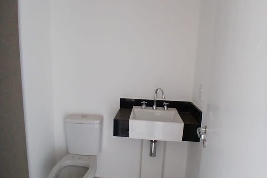 Banheiro de kitnet/studio à venda com 1 quarto, 24m² em Vila Olímpia, São Paulo