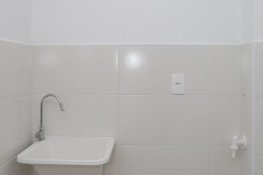 Cozinha e Área de Serviço de apartamento para alugar com 2 quartos, 38m² em Lapa de Baixo, São Paulo