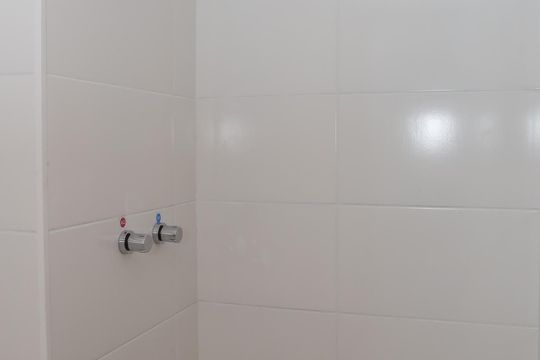 Banheiro de apartamento para alugar com 2 quartos, 38m² em Lapa de Baixo, São Paulo