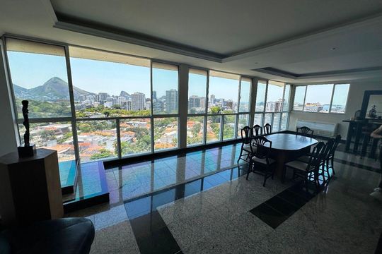 Casa à venda com 5 quartos, 1200m² em Leblon, Rio de Janeiro