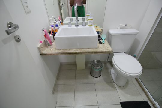 Banheiro social de apartamento para alugar com 2 quartos, 69m² em Vila Andrade, São Paulo