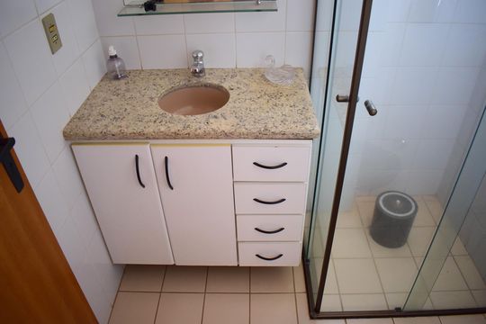 Banheiro de apartamento para alugar com 1 quarto, 56m² em Centro, Ribeirão Preto