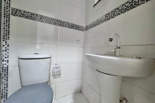 Banheiro Social de apartamento para alugar com 1 quarto, 80m² em Vargem Grande, Rio de Janeiro