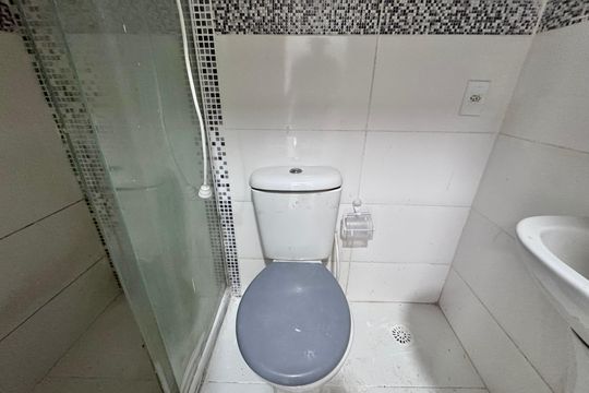 Banheiro Social de apartamento para alugar com 1 quarto, 80m² em Vargem Grande, Rio de Janeiro