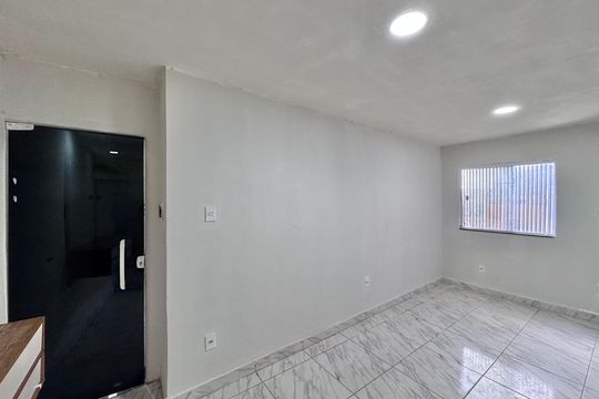 Sala de apartamento para alugar com 1 quarto, 80m² em Vargem Grande, Rio de Janeiro