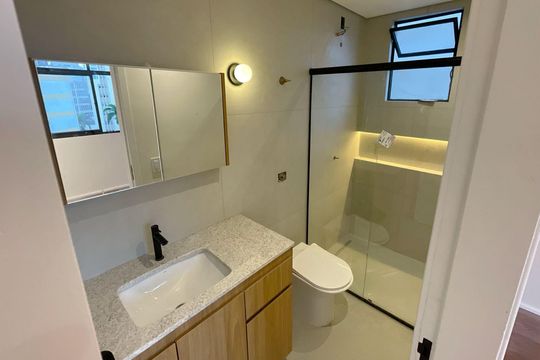 Banheiro de apartamento à venda com 4 quartos, 100m² em Savassi, Belo Horizonte