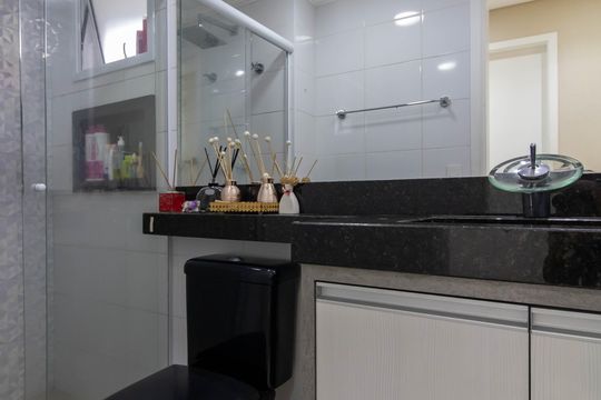 Banheiro Social de apartamento à venda com 3 quartos, 96m² em Jardim Flor da Montanha, Guarulhos