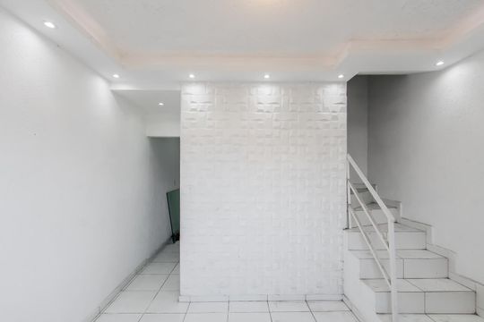 Sala de casa à venda com 2 quartos, 85m² em Jardim Arize, São Paulo