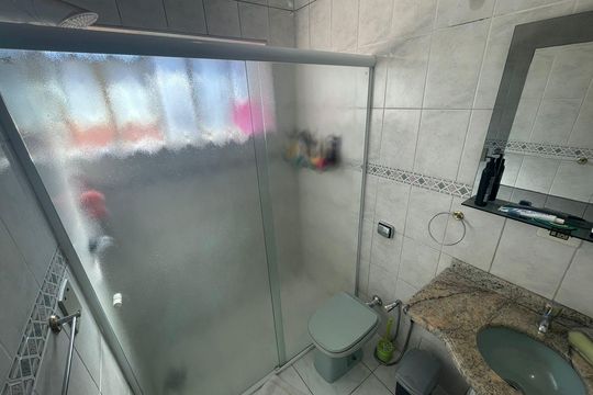 Banheiro de apartamento à venda com 2 quartos, 72m² em Jardim Chapadão, Campinas
