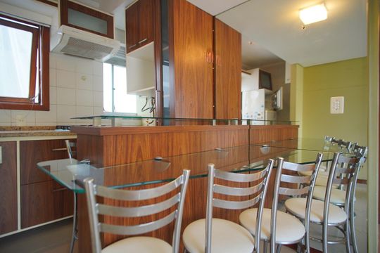 Cozinha de apartamento para alugar com 2 quartos, 72m² em Boa Vista, Porto Alegre