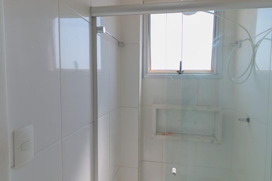 Banheiro de apartamento para alugar com 2 quartos, 60m² em Heliópolis, Belo Horizonte