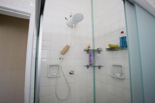Banheiro Social de casa para alugar com 3 quartos, 450m² em Tanque, Rio de Janeiro