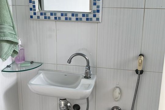Banheiro de casa de condomínio à venda com 5 quartos, 530m² em Barra da Tijuca, Rio de Janeiro