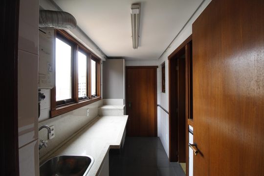 Área de Serviço de apartamento para alugar com 3 quartos, 400m² em Bela Vista, Porto Alegre