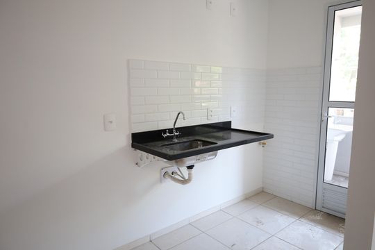 Cozinha de apartamento para alugar com 2 quartos, 42m² em Jurubatuba, São Paulo