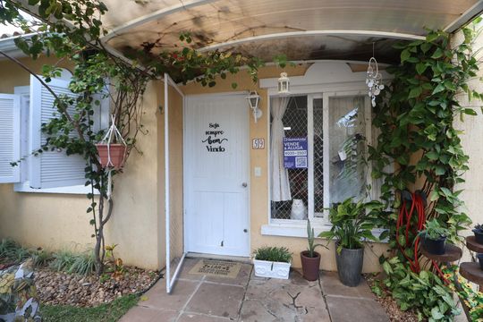 Fachada da casa de casa de condomínio à venda com 3 quartos, 81m² em Rio Branco, Canoas