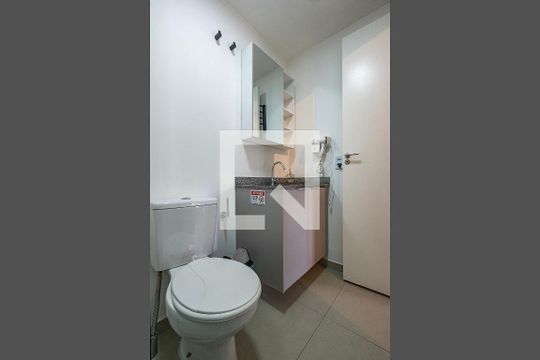 Banheiro de kitnet/studio para alugar com 1 quarto, 31m² em Cerqueira César, São Paulo