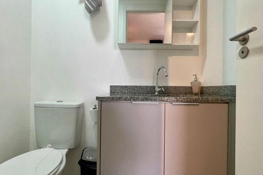 Banheiro de kitnet/studio para alugar com 1 quarto, 31m² em Cerqueira César, São Paulo