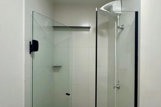 Banheiro de kitnet/studio para alugar com 1 quarto, 31m² em Cerqueira César, São Paulo