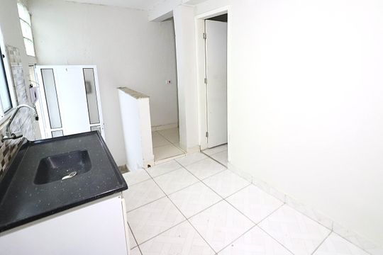 Cozinha de apartamento para alugar com 1 quarto, 25m² em Jaguaribe, Osasco