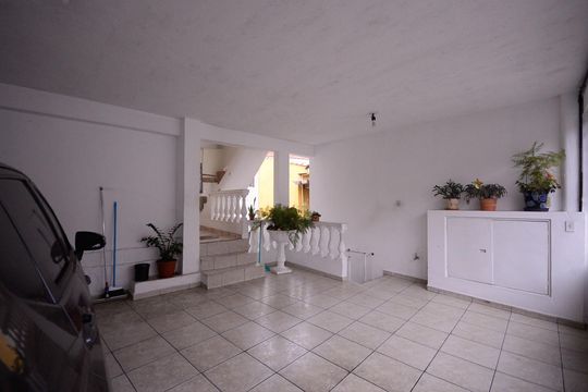 Garagem - Casa de cima e casa de baixo de casa à venda com 9 quartos, 400m² em Vila Arapua, São Paulo