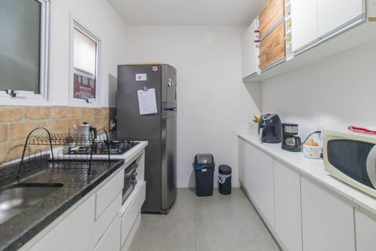 Cozinha de apartamento à venda com 2 quartos, 64m² em Cidade Baixa, Porto Alegre