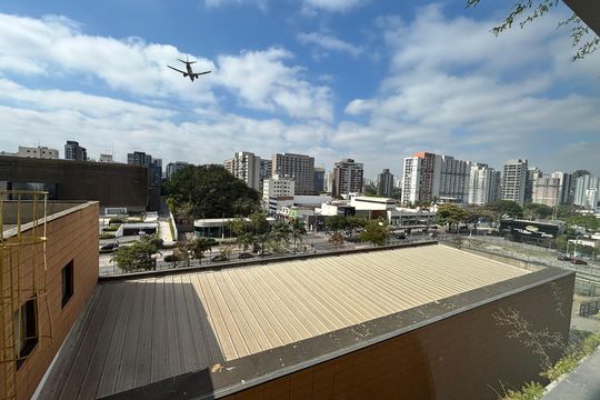 Vista de kitnet/studio para alugar com 1 quarto, 40m² em Indianópolis, São Paulo