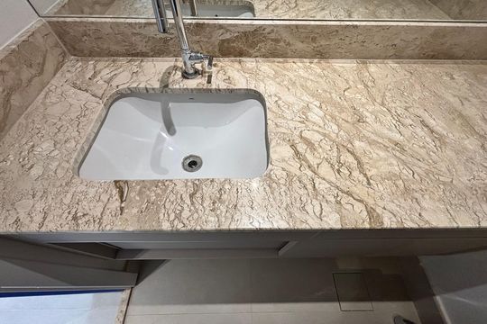 Banheiro de kitnet/studio para alugar com 1 quarto, 40m² em Indianópolis, São Paulo