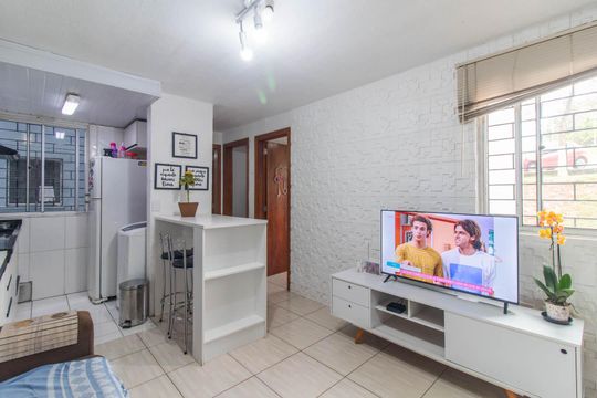 Sala de apartamento à venda com 2 quartos, 48m² em Vila Nova, Porto Alegre