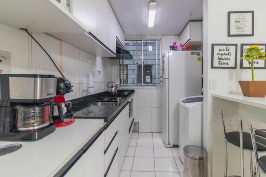 Cozinha de apartamento à venda com 2 quartos, 48m² em Vila Nova, Porto Alegre