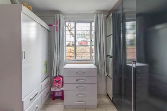 Quarto 2 de apartamento à venda com 2 quartos, 48m² em Vila Nova, Porto Alegre