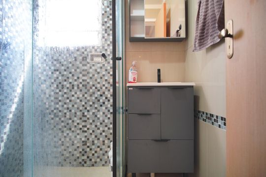 Banheiro de apartamento à venda com 2 quartos, 50m² em Rio dos Sinos, São Leopoldo