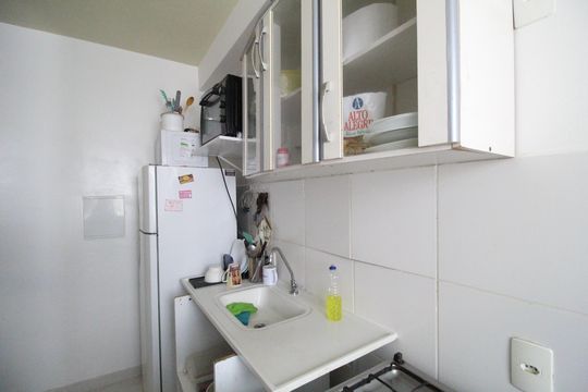 Cozinha de apartamento para alugar com 2 quartos, 44m² em Gardênia Azul, Rio de Janeiro