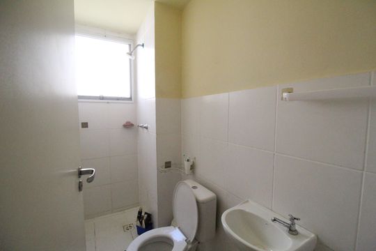 Banheiro de apartamento para alugar com 2 quartos, 44m² em Gardênia Azul, Rio de Janeiro