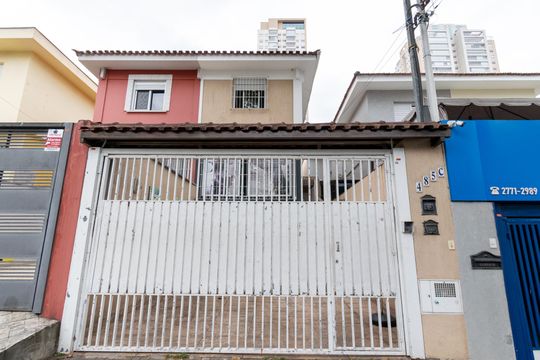 Fachada de casa à venda com 3 quartos, 150m² em Vila Alexandria, São Paulo