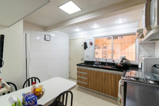 Cozinha de casa à venda com 3 quartos, 150m² em Vila Alexandria, São Paulo