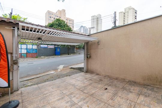 Garagem de casa à venda com 3 quartos, 150m² em Vila Alexandria, São Paulo