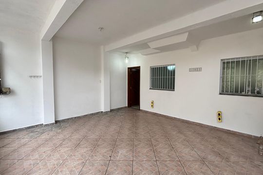 Garagem de casa à venda com 2 quartos, 100m² em Vila Pires, Santo André