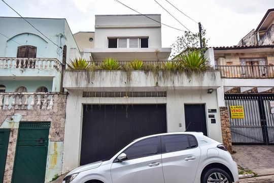 Fachada de casa à venda com 3 quartos, 260m² em Vila Progredior, São Paulo