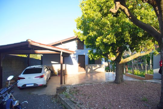 Fachada de casa à venda com 3 quartos, 101m² em Vila Nova, Novo Hamburgo